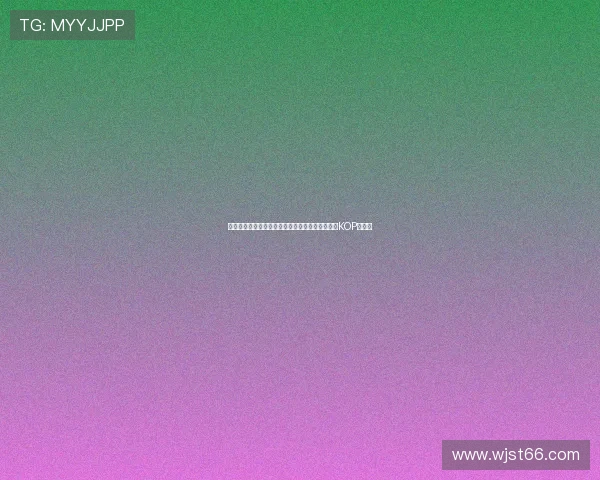 红军名宿汤普森与毕包主席赛前献花圈悼念若塔于KOP看台前 红军名宿汤普森与毕包主席赛前献花圈悼念若塔于KOP看台前